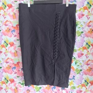 Torrid 1 Black Pull-On Pencil Midi Skirt Lace Accent Front Slit Size XL